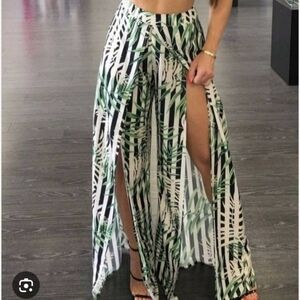 AKIRA Green and Black Patterned Maxi Skirt